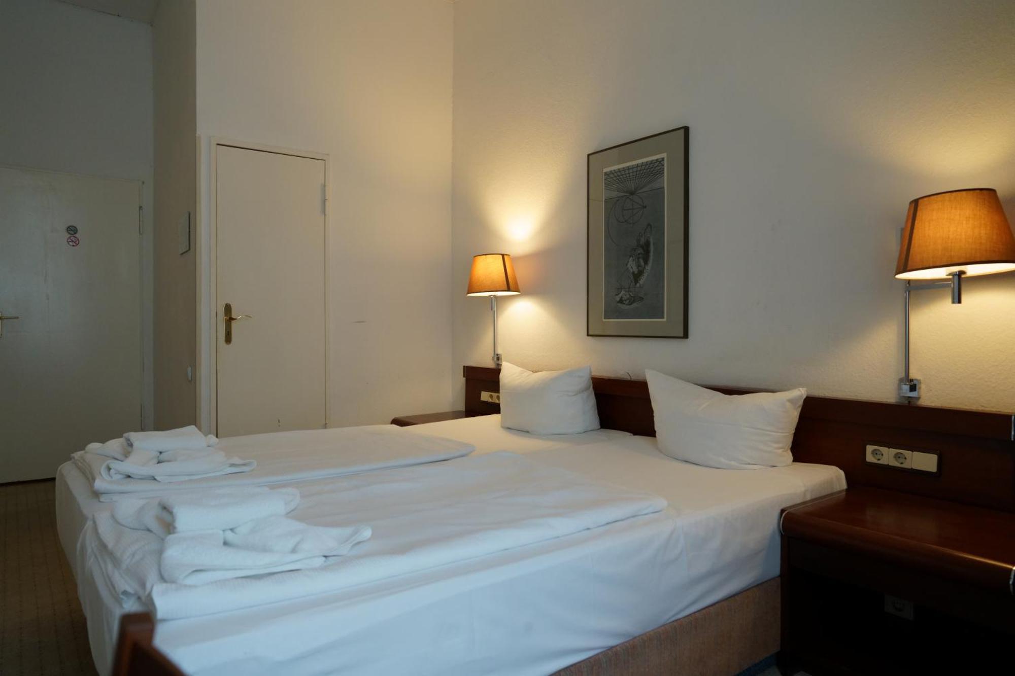 Hotel Pension Xantener Eck Berlin Extérieur photo