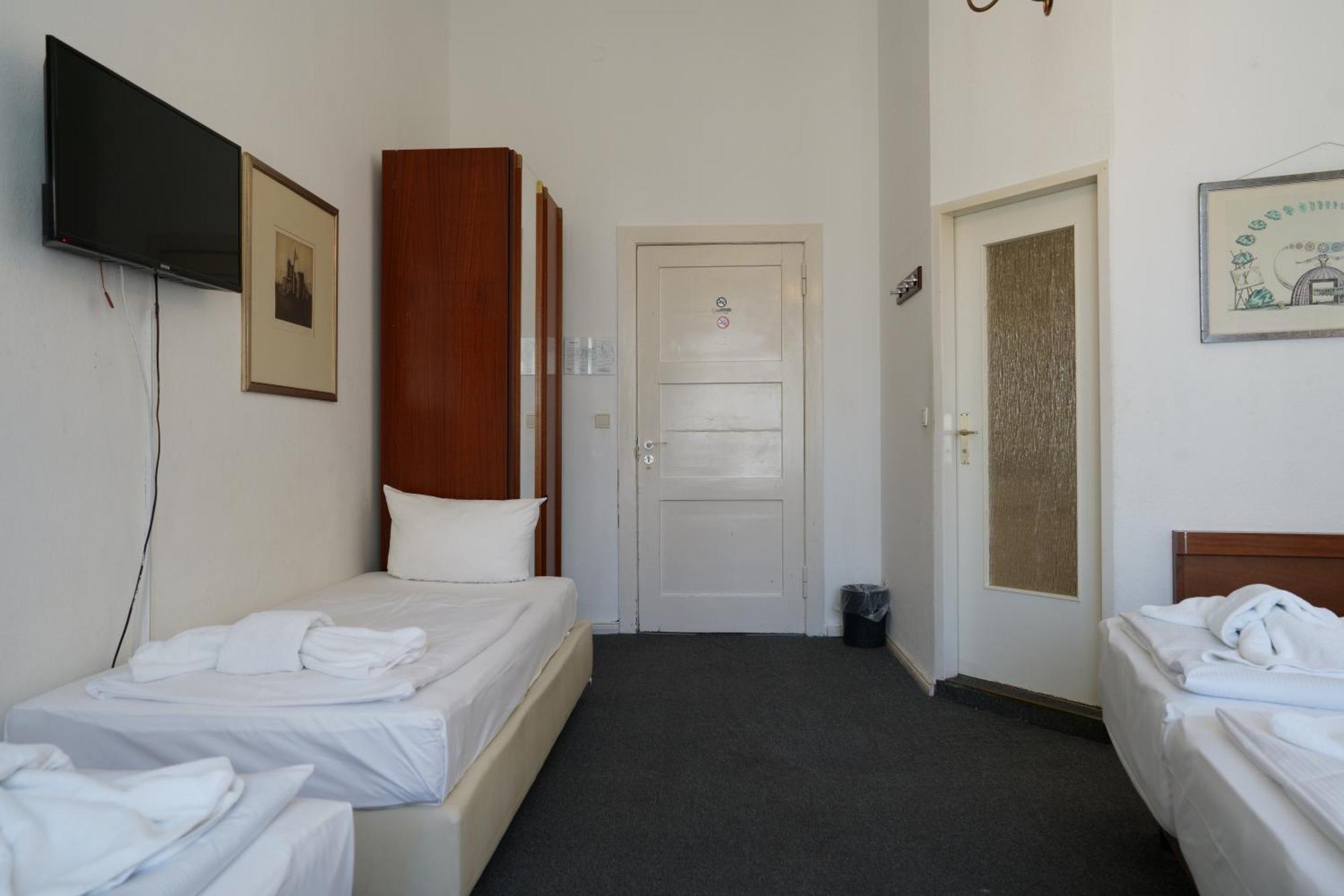 Hotel Pension Xantener Eck Berlin Extérieur photo