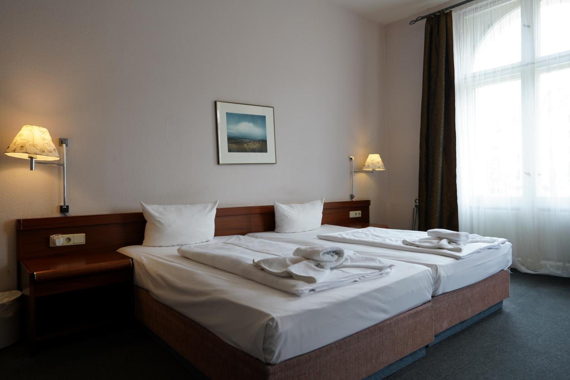 Hotel Pension Xantener Eck Berlin Extérieur photo