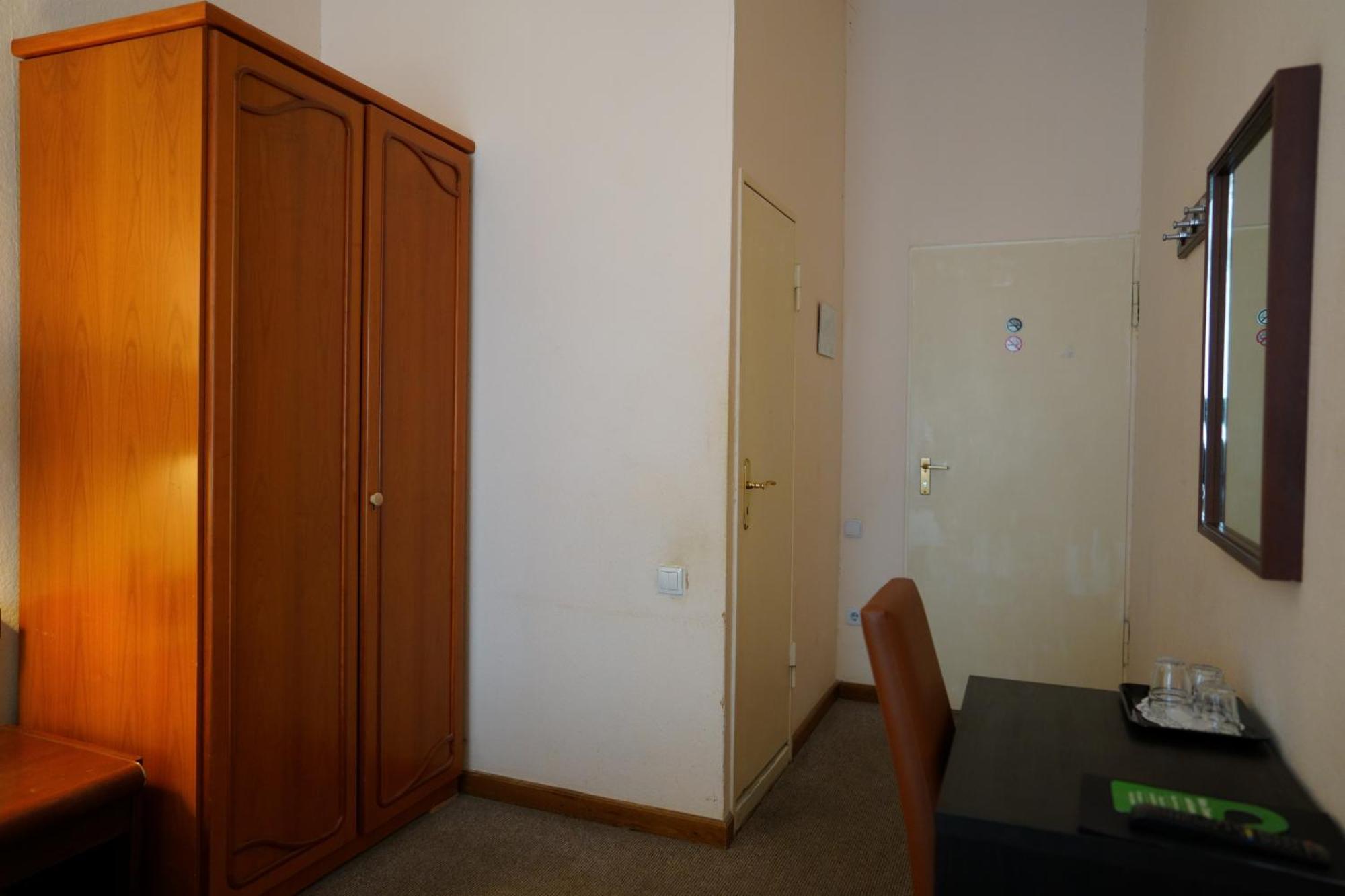 Hotel Pension Xantener Eck Berlin Extérieur photo