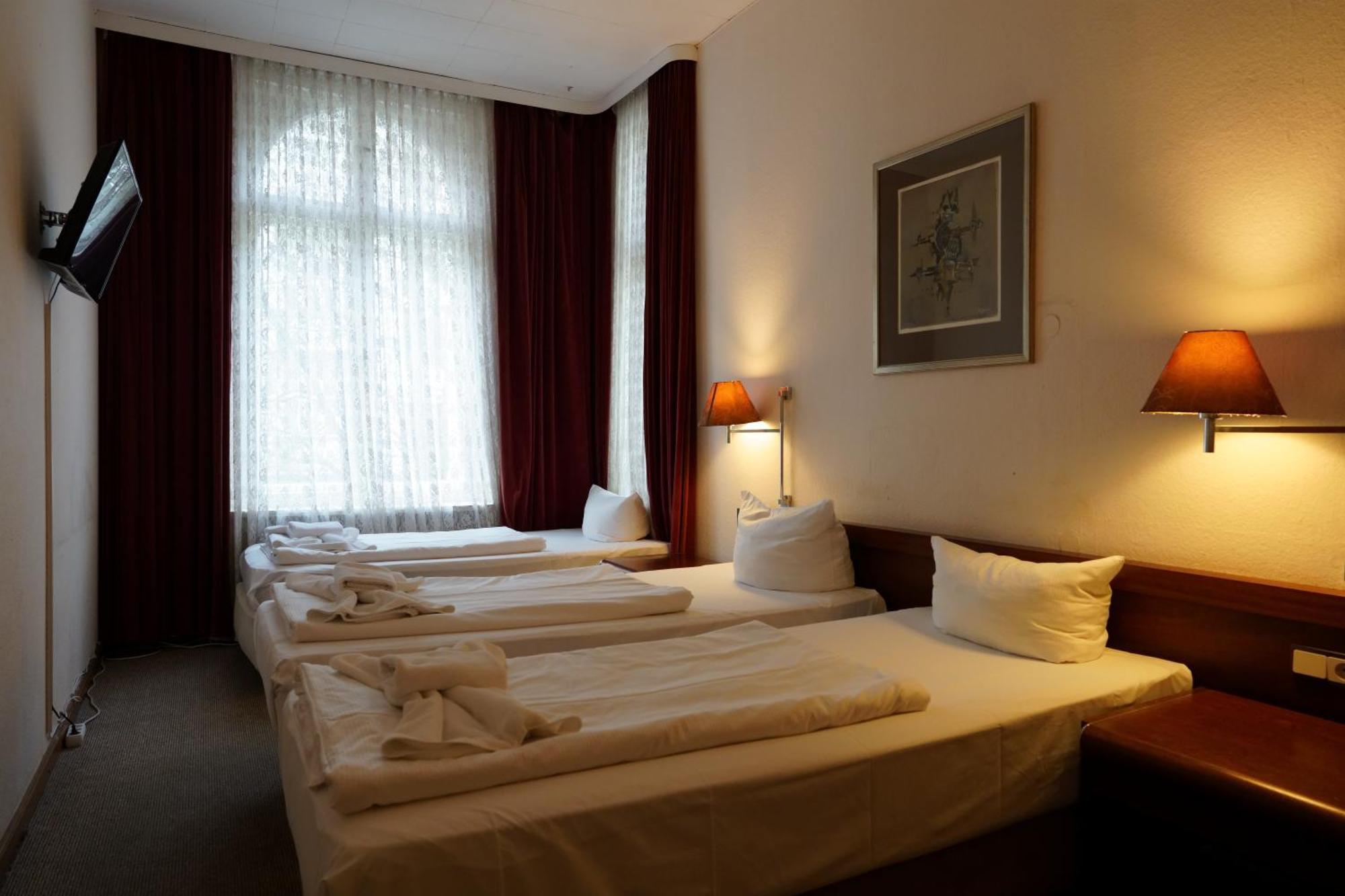 Hotel Pension Xantener Eck Berlin Extérieur photo