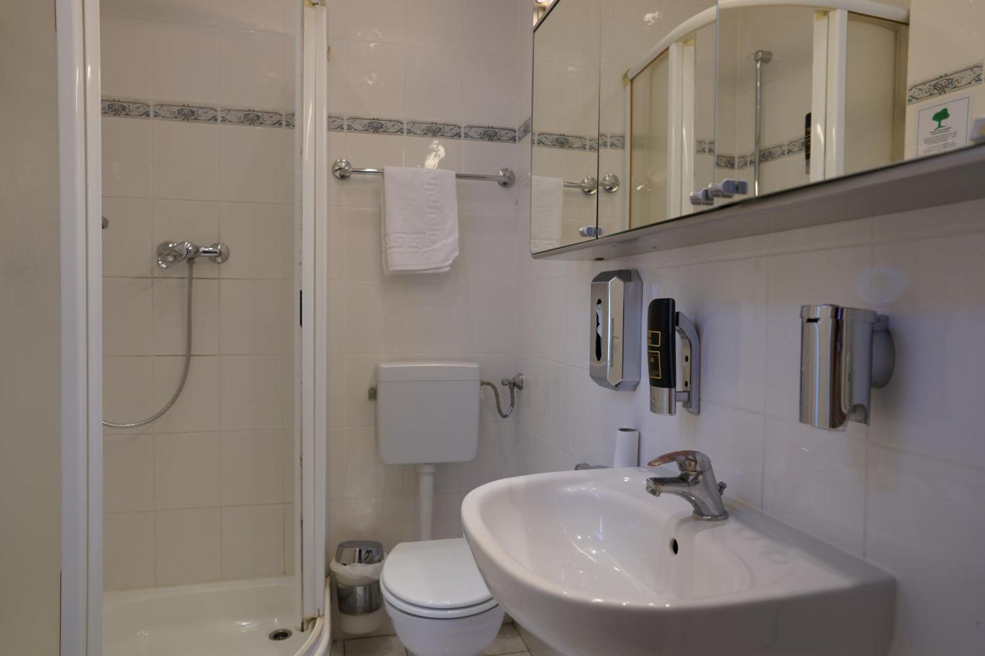 Hotel Pension Xantener Eck Berlin Extérieur photo