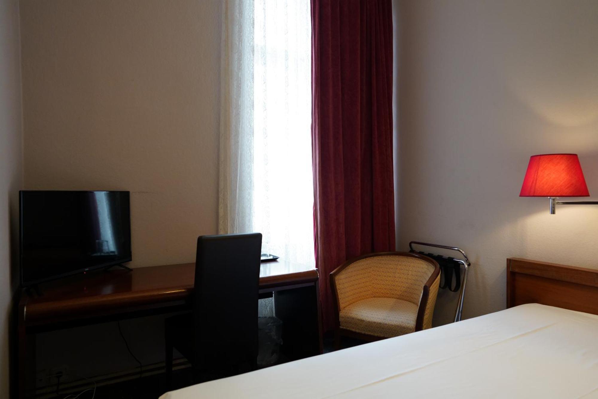 Hotel Pension Xantener Eck Berlin Extérieur photo