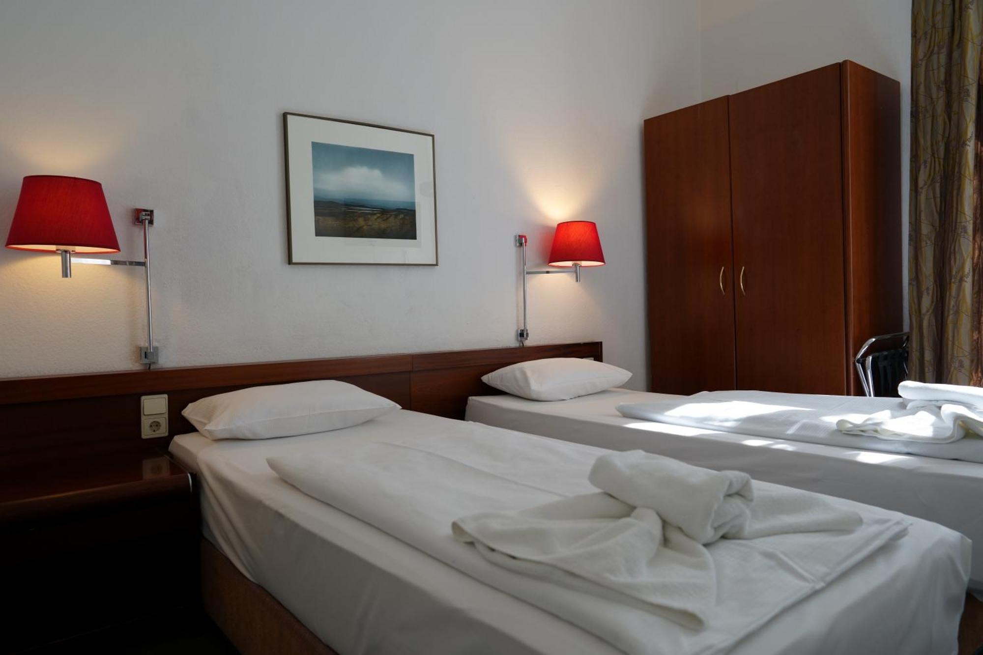 Hotel Pension Xantener Eck Berlin Extérieur photo