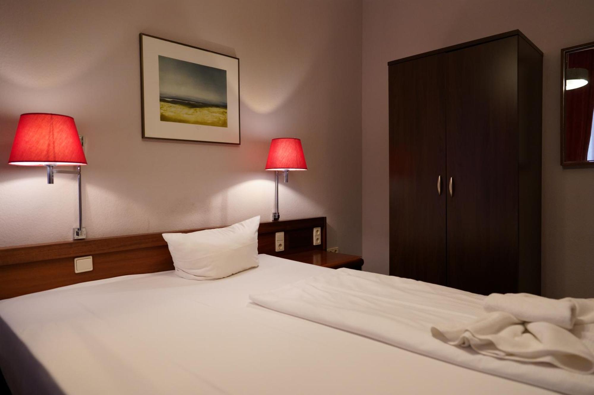 Hotel Pension Xantener Eck Berlin Extérieur photo