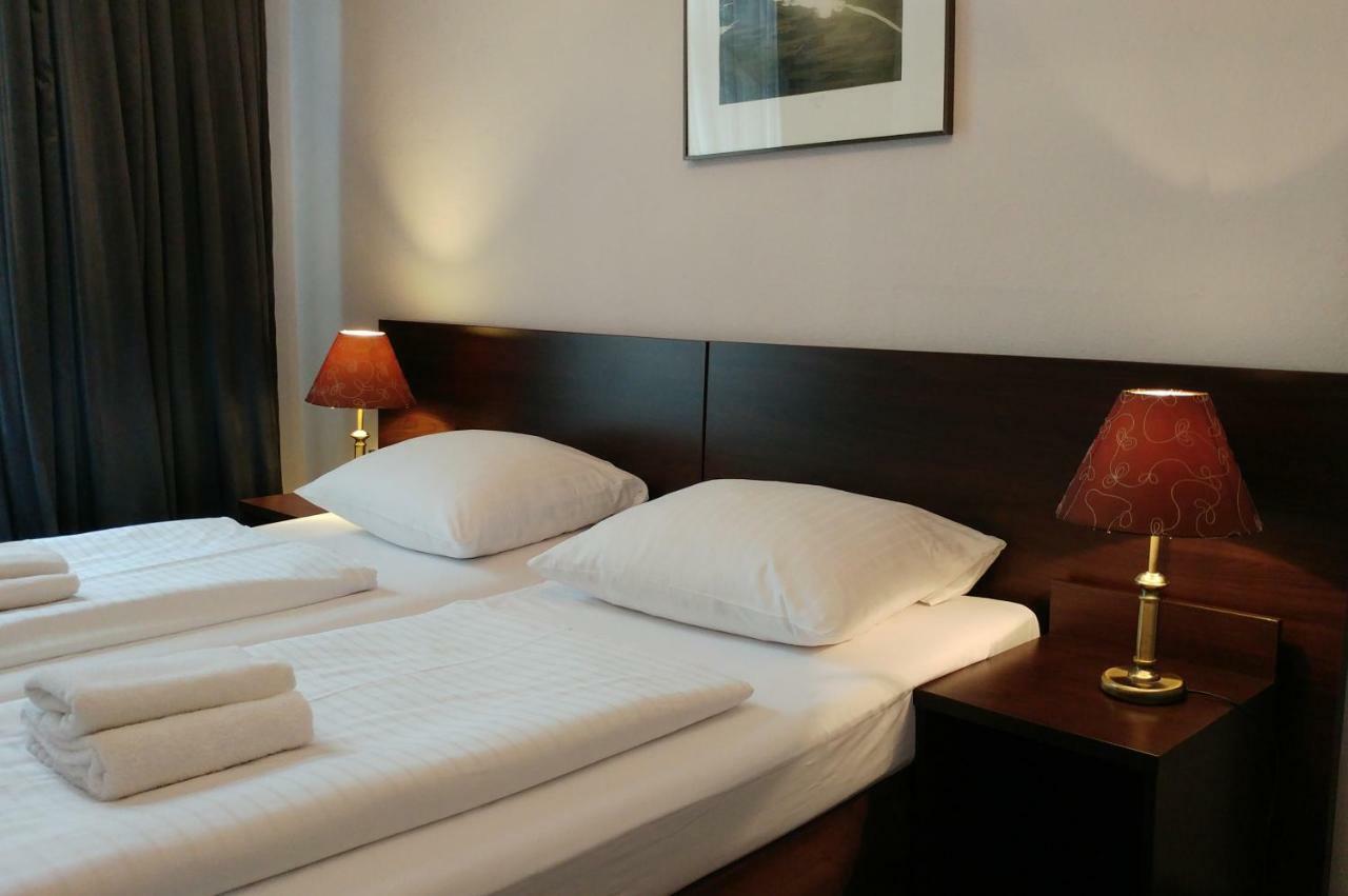Hotel Pension Xantener Eck Berlin Extérieur photo