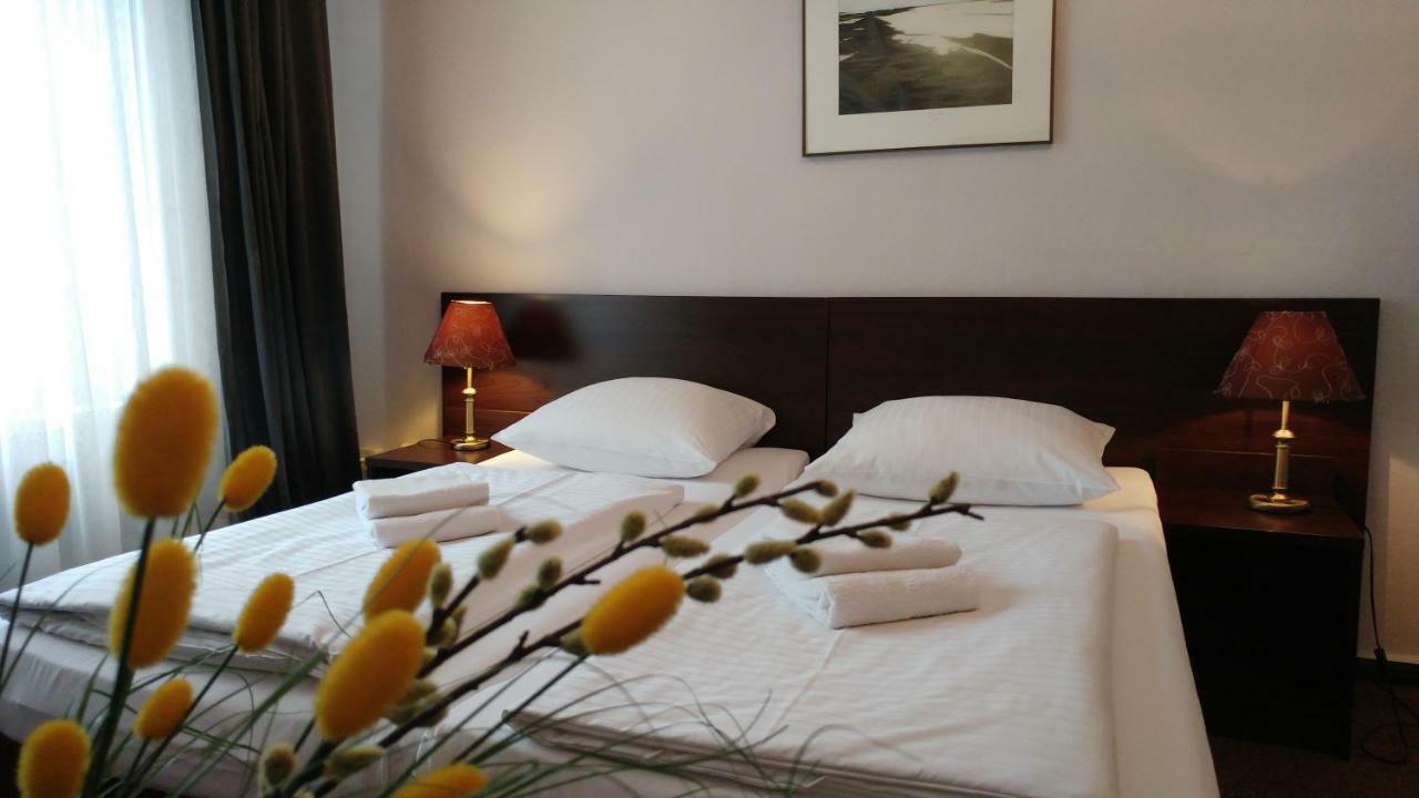 Hotel Pension Xantener Eck Berlin Extérieur photo